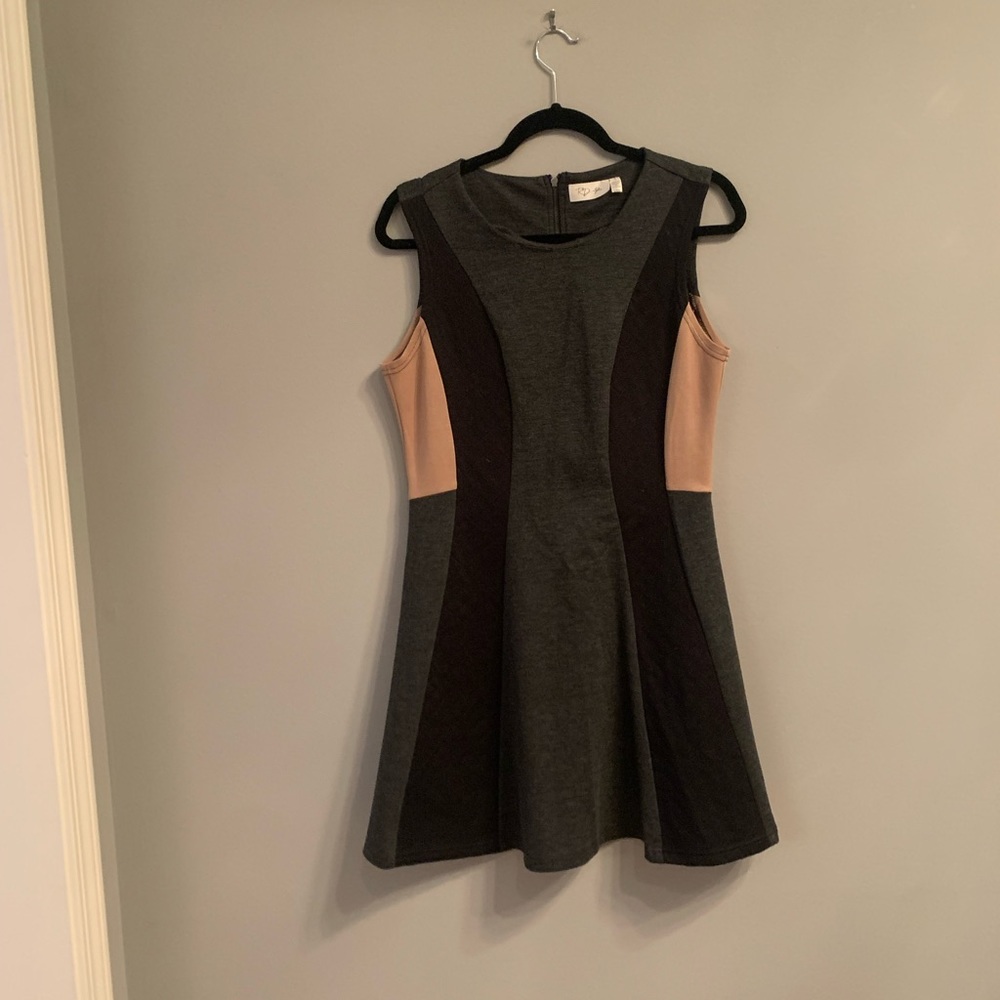 Gray/tan/black a line dress in great condition with a back zipper - Picture 2 of 7